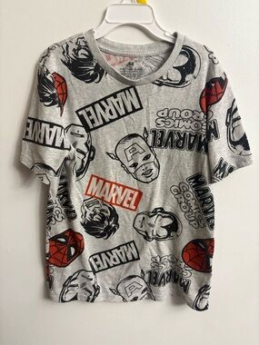 H&M Marvel Graphic Tee in Gray superheroes 8-10 years